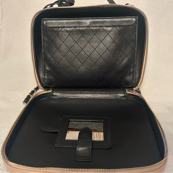 CHANEL Large Filigree Tan and Black Quilted Caviar Women's Bag - Picture 7 of 11